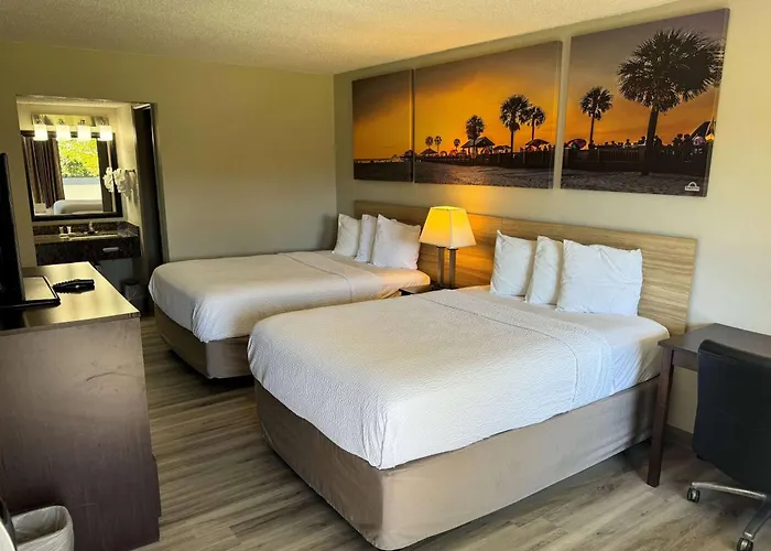 Brooksville Hotels